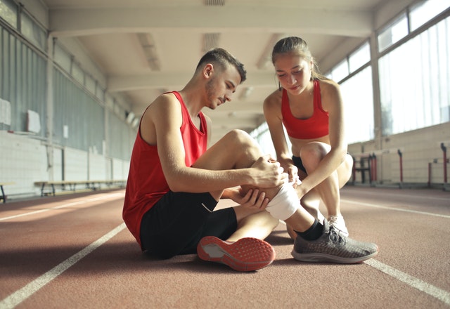 How to Treat Acute and Chronic Sports Injuries